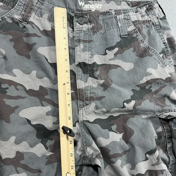 Wrangler Cargo Shorts Mens 36 Green Camo 10" Ripstop Utility Military - Picture 9 of 10